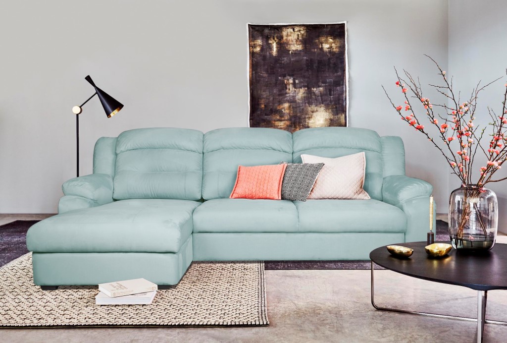 Декор дивана - как украсить диван